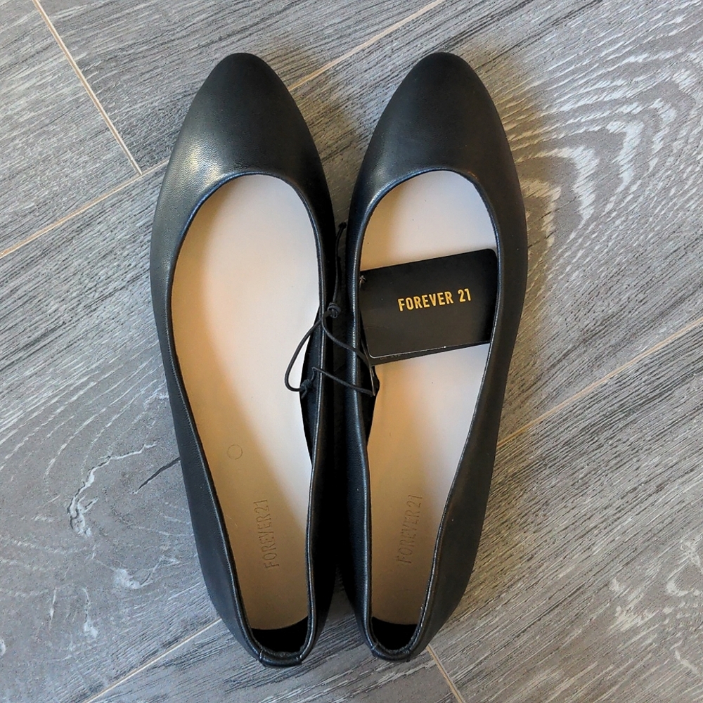 Forever 21 Black Flats (Size 8)